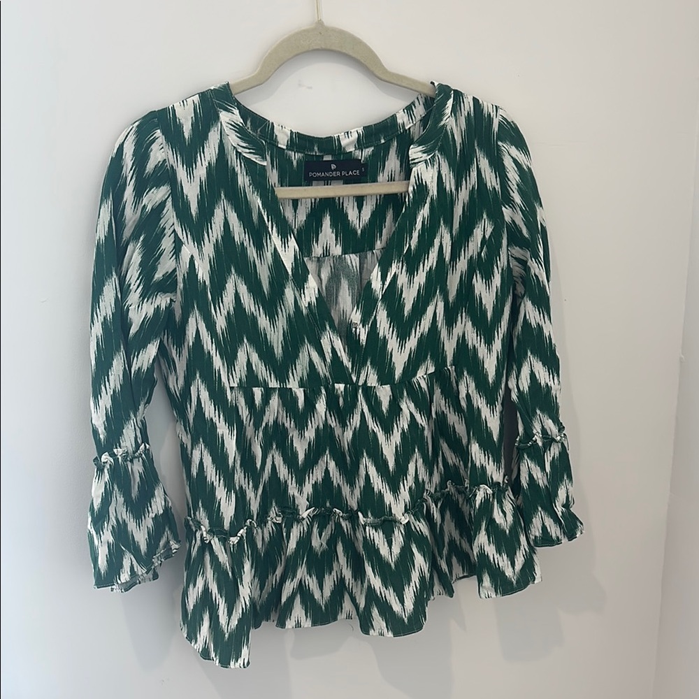 Pomander Place Tuckernuck Green and White Top